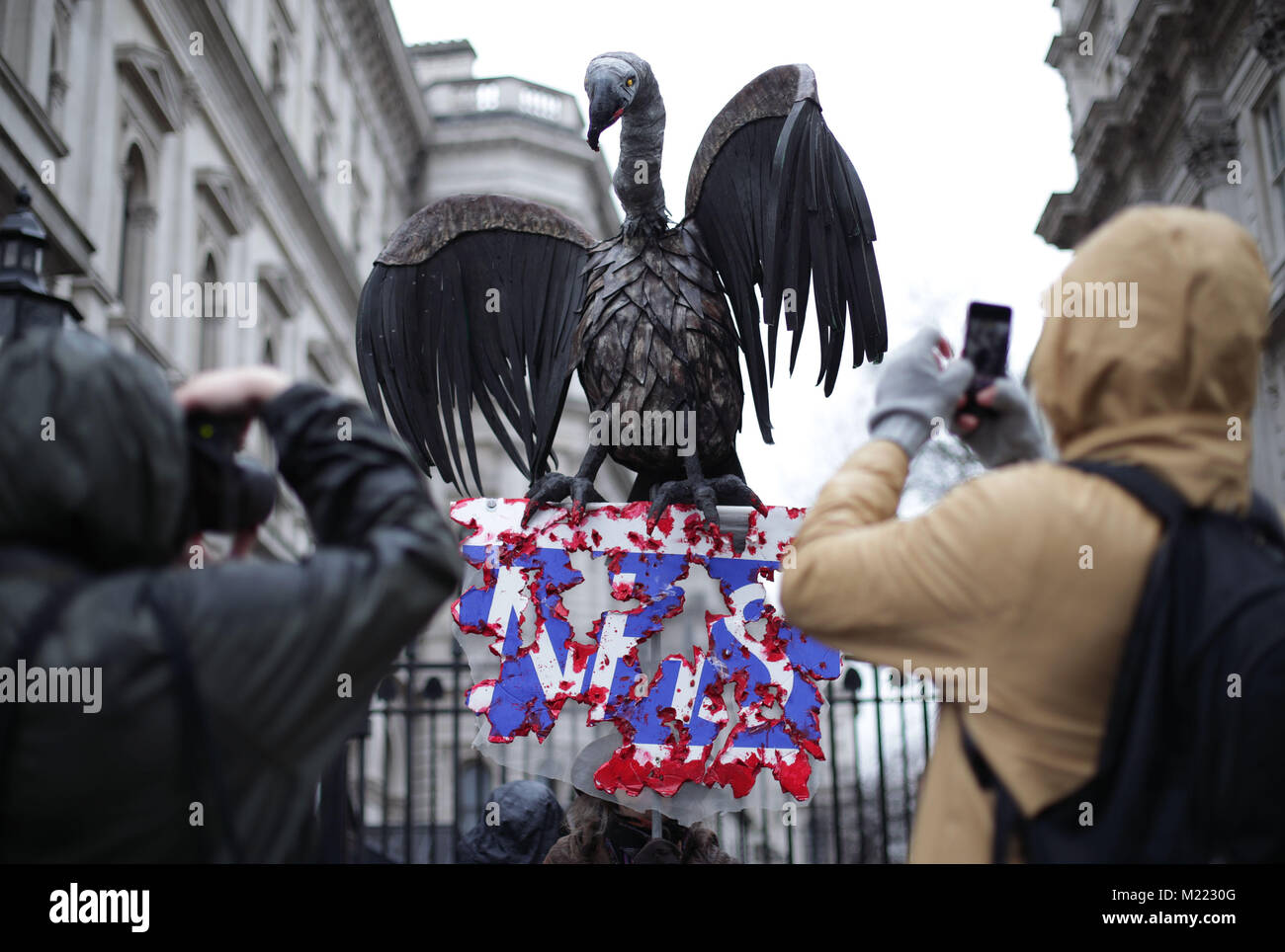 Die Menschen nehmen an einem marsch in London Teil, um den National Health Service zu unterstützen und ein Ende der "Krise" im NHS zu fordern. Stockfoto