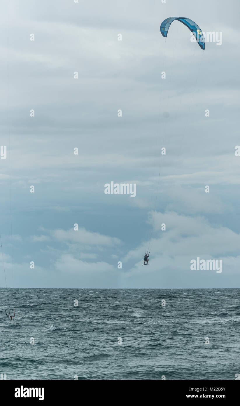 Kite Surfer auf dem Ozean Stockfoto