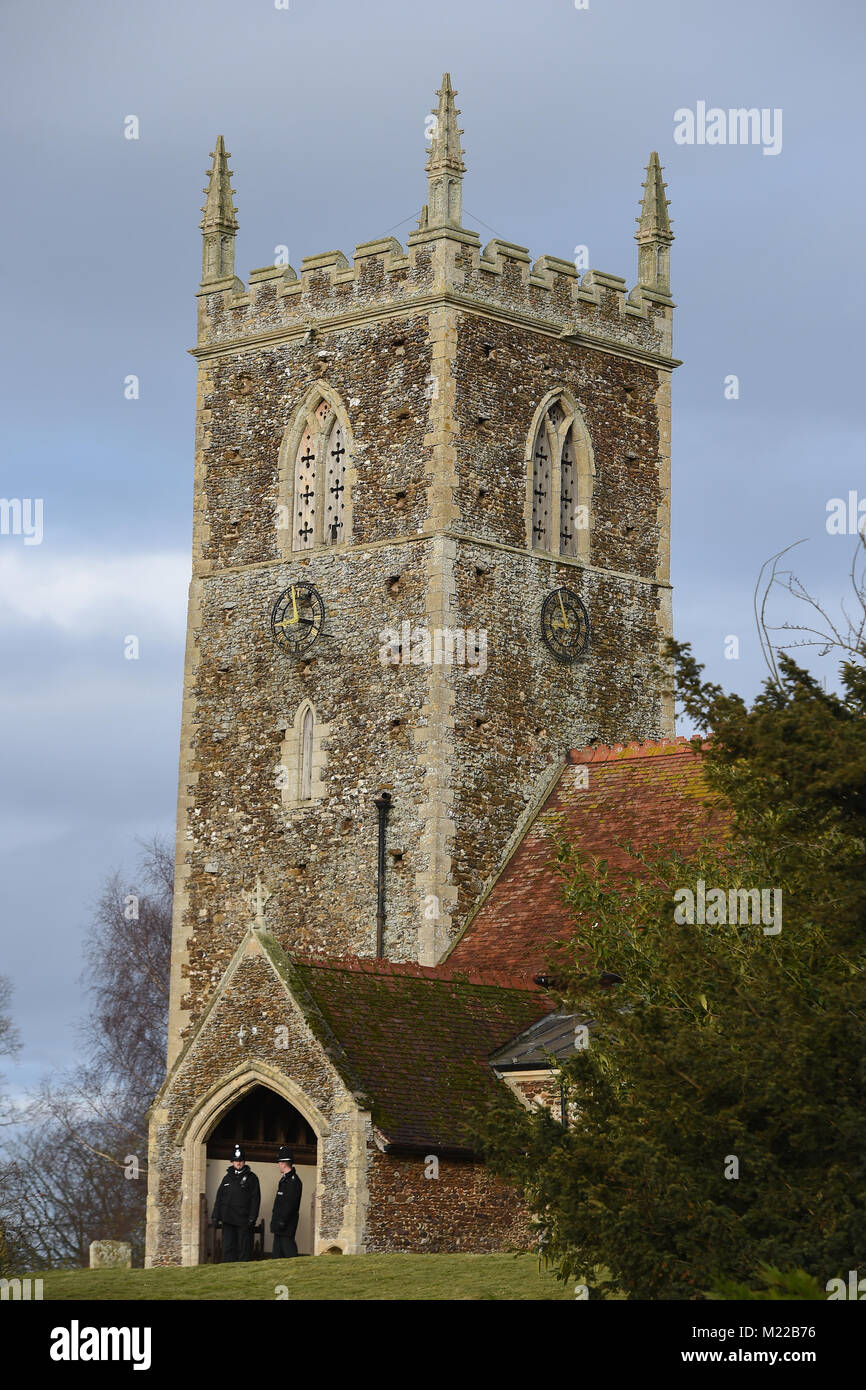 Allgemeine Ansicht von St. Peter und Paul Kirche in West Newton, Norfolk, bevor ein Sonntag Morgen Service von Königin Elizabth II und der Herzog von Edinburgh besucht. Stockfoto