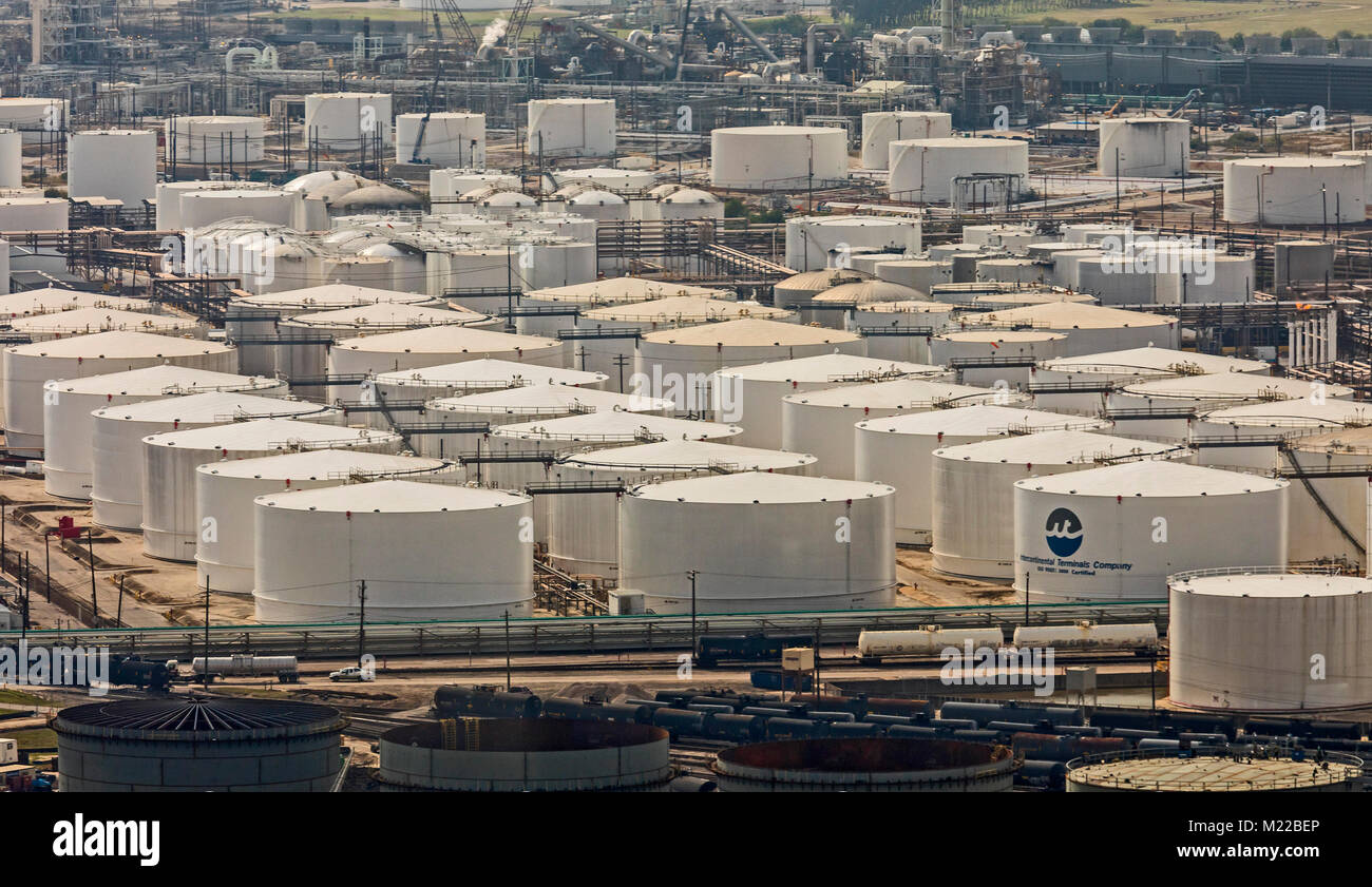 Houston, Texas - Einige der 239 Öl-/chemische Speicherung der Intercontinental Terminals der Firma Tanks bei einer seiner zwei Houston. Stockfoto