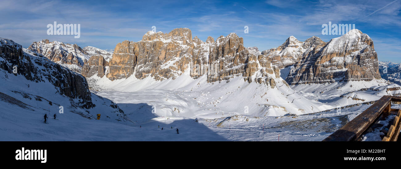 Winter Blick auf Lagazuoi in den Dolomiten in der Nähe von Cortina d'Ampezzo Stockfoto