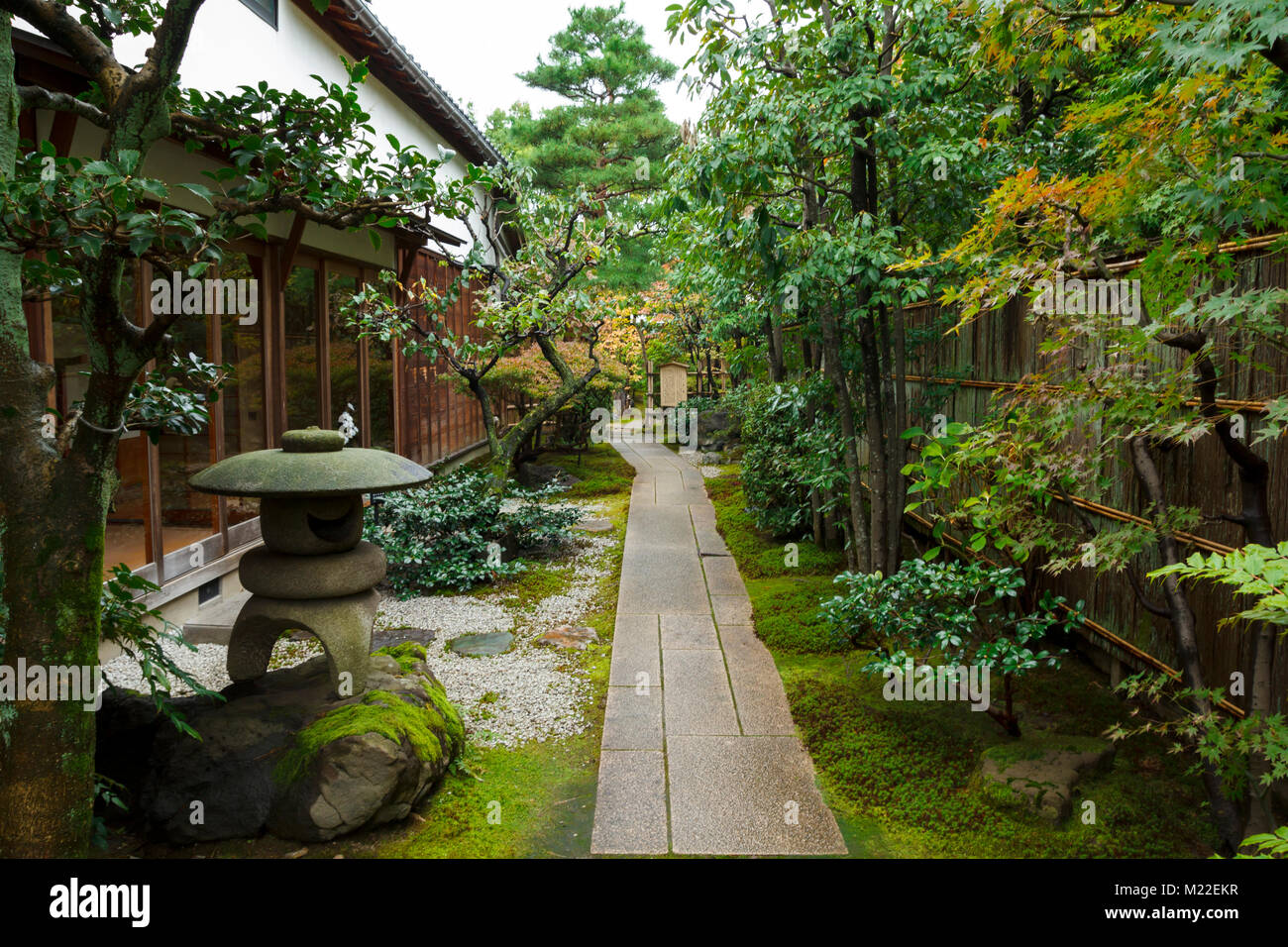 Traditionelle japanische Zen Garten in einem Haus Stockfoto