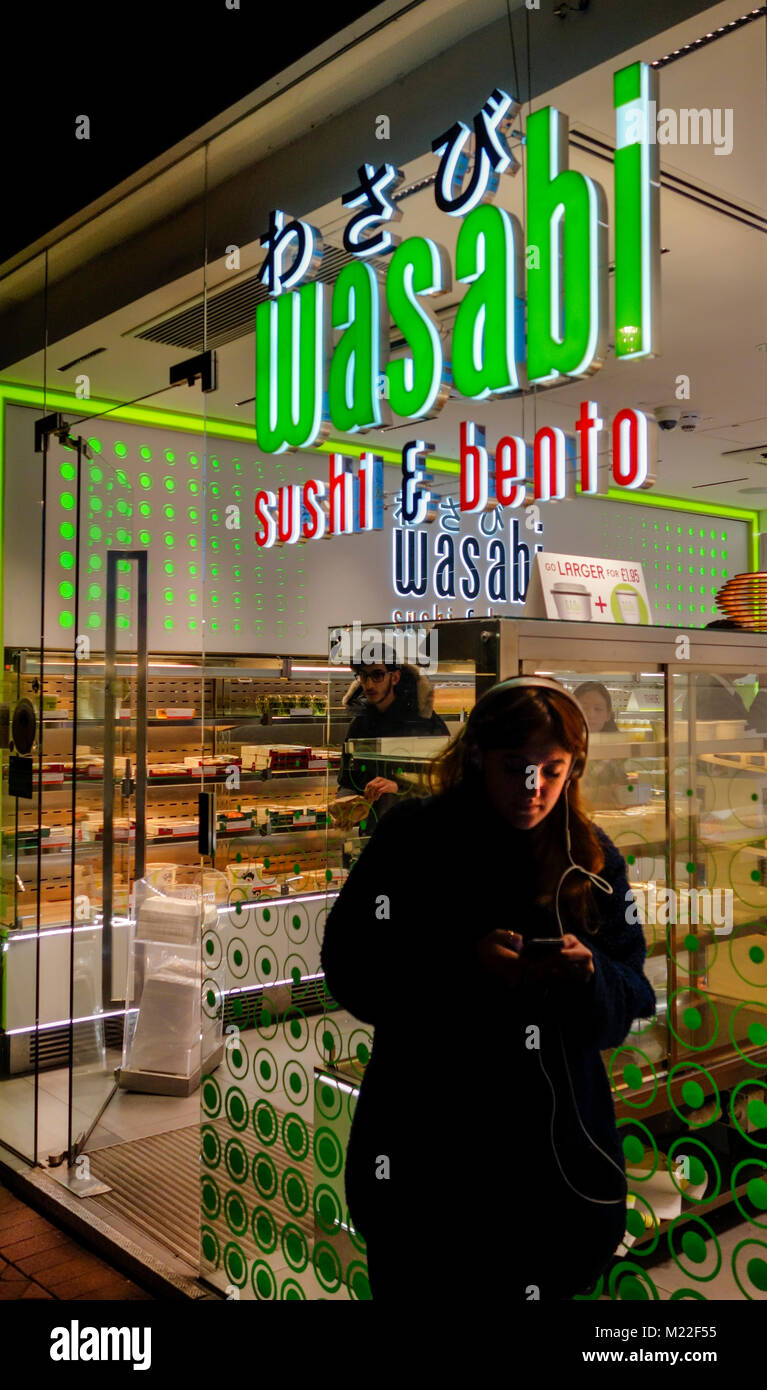Wasabi Sushi und Bento Restaurant in der Nähe von Charing Cross Station auf die Embankment, London, UK Stockfoto