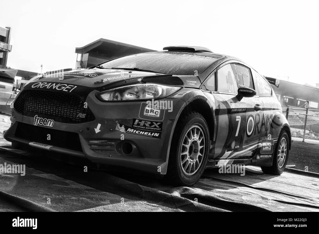 FORD Fiesta R5 Orange alten Rennwagen Rallye in alten Rennwagen Rallye DIE LEGENDE 2017 Stockfoto
