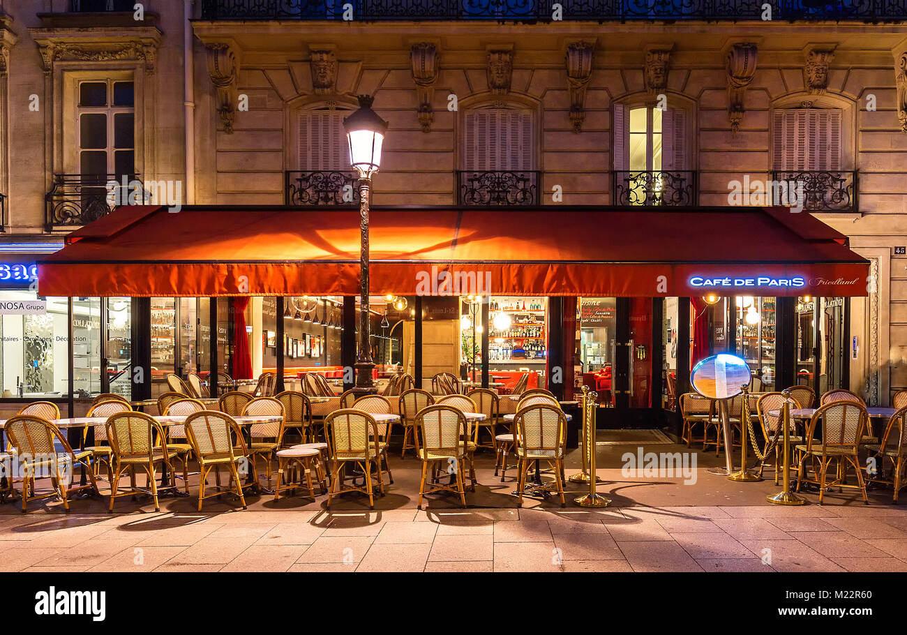 Die traditionelle französische Café de Paris avenue Friedland in Paris, Frankreich. Stockfoto
