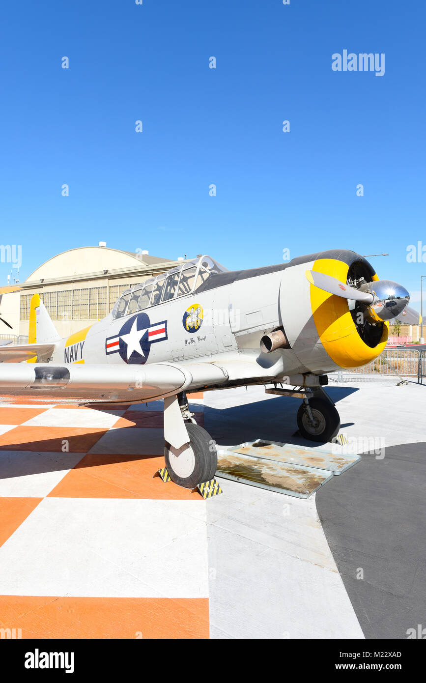 IRVINE, CA - 31. Januar 2018: Ein Snj-5 Texan WWII ära Flugzeug auf dem großen Park in Irvine, Kalifornien. Stockfoto