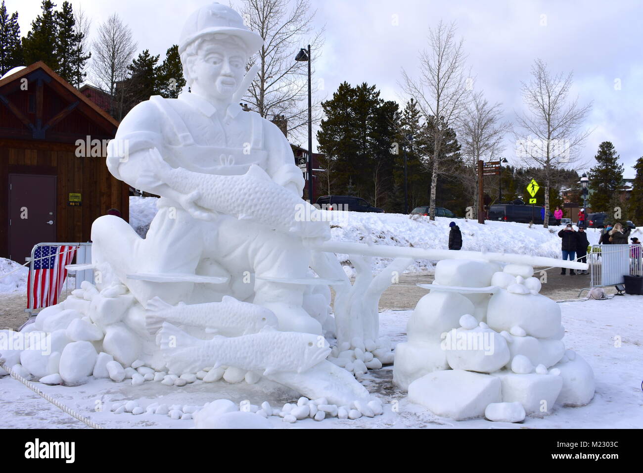 Breckenridge, Colorado, USA: Jan 28, 2018: Breckenridge Catch and Release Schnee Skulptur von Team Breckenridge Stockfoto