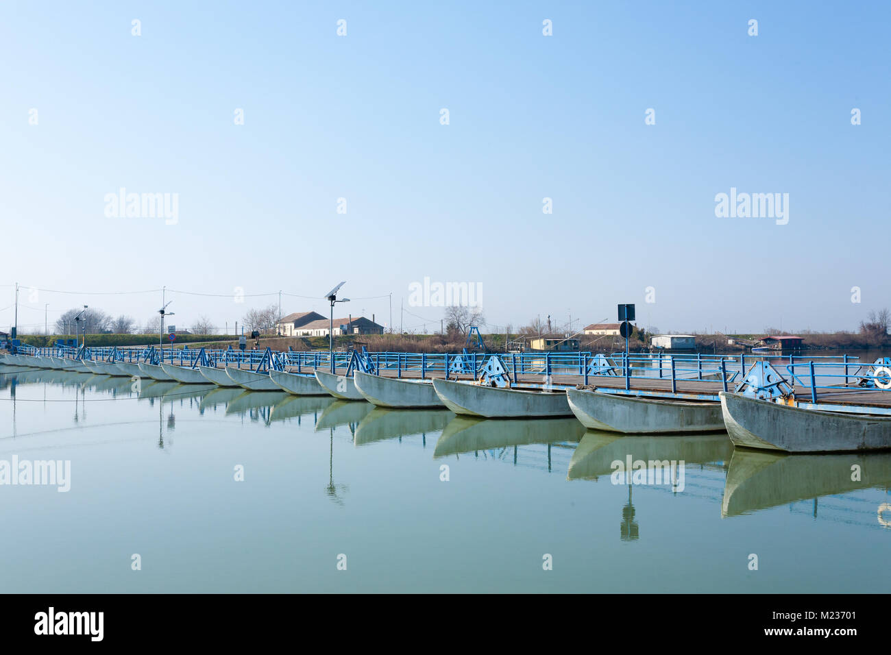 Brücke von Boote Perspektive betrachten. Po Lagune. Italienische Wahrzeichen Stockfoto