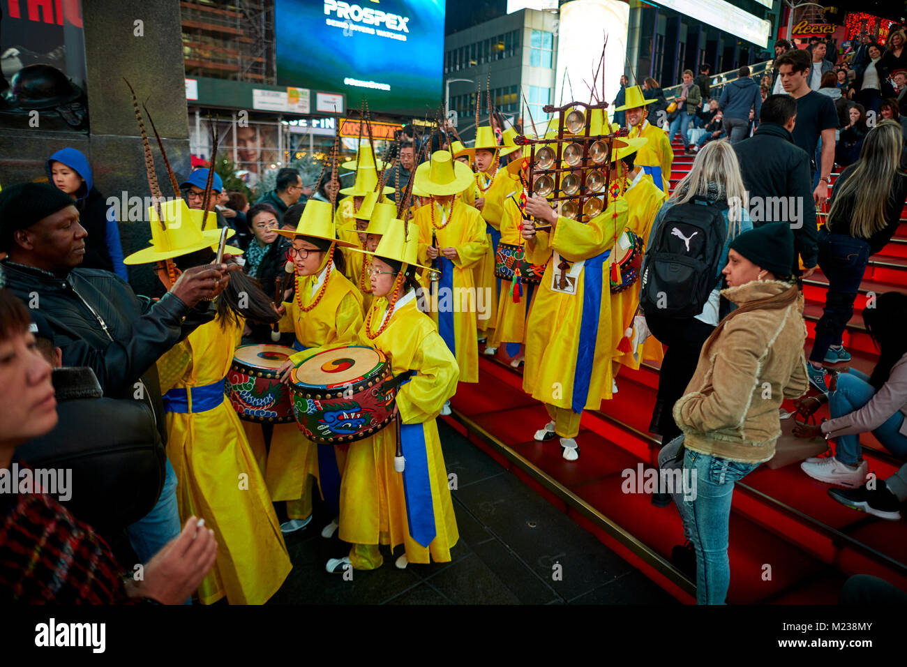 New York City Midtown Manhattan Times Square großen kommerziellen Kreuzung, Reiseziel, Nachbarschaft Broadway und Seventh Avenue Stockfoto