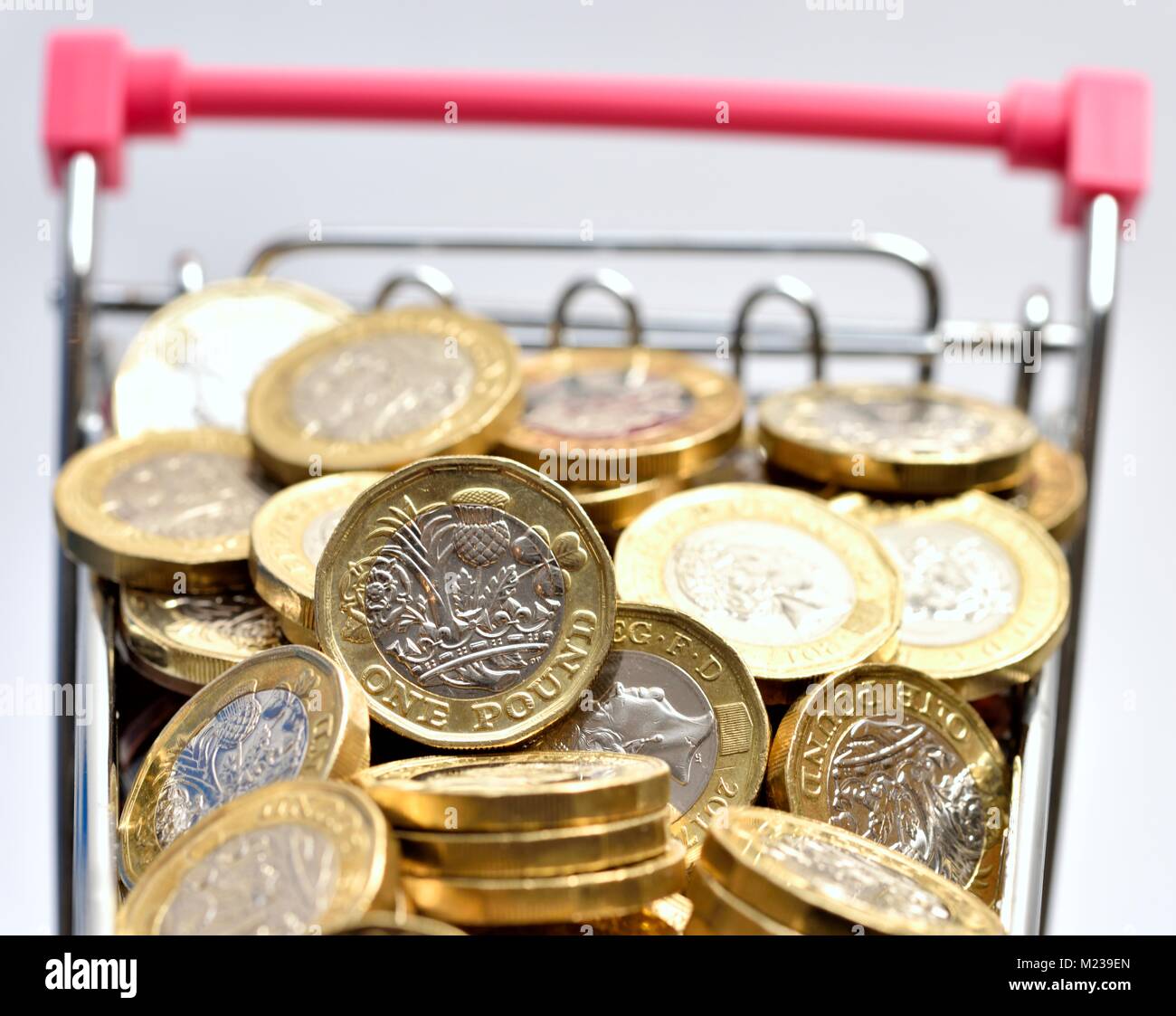 Neue ein Pfund Münzen Lebenshaltungskosten Konzept Stockfoto