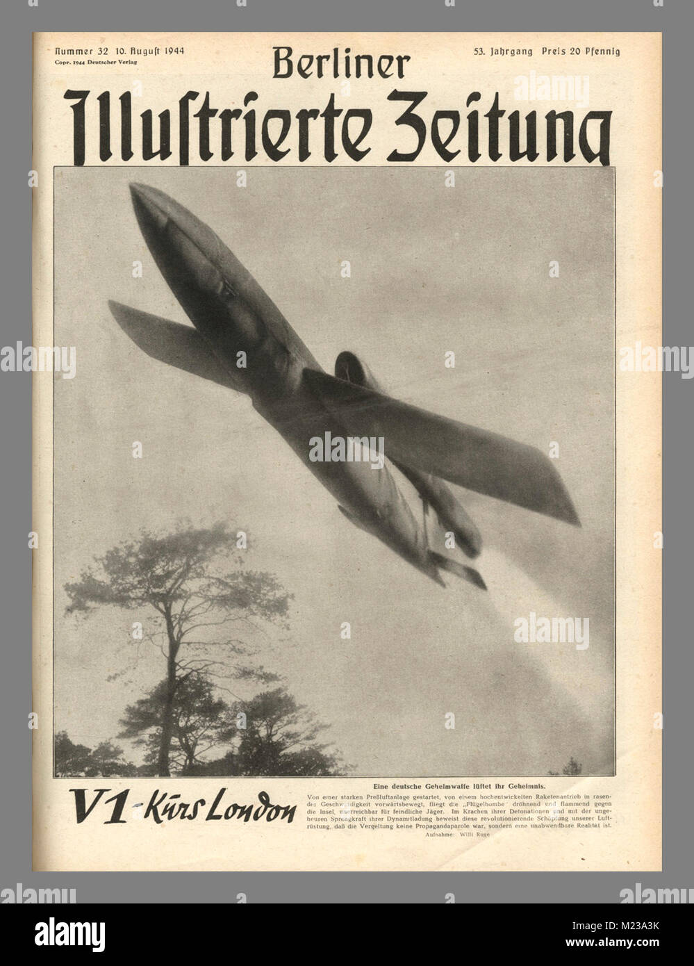 WW2 ...Nazi VI Raketenbombe ‘Buzz’ Bomb 1944/1945 Propaganda der Nazi-Zeitung an das deutsche Volk die 'Wunderterrorwaffe' V1 Raketenbombe (Buzz Bomb), die von einem mobilen Raketenwerfer in Nordfrankreich in seiner letzten Sendung am 30. Januar gestartet wird, 1945 Adolf Hitler versprach trotz drohender Niederlage den "Endsieg" mit V1 und V2 Raketenbomben. Der Sieg der Alliierten kam im April 1945, als er Selbstmord beging...Bild aus der historischen Berliner Illustrierten Zeitung Stockfoto