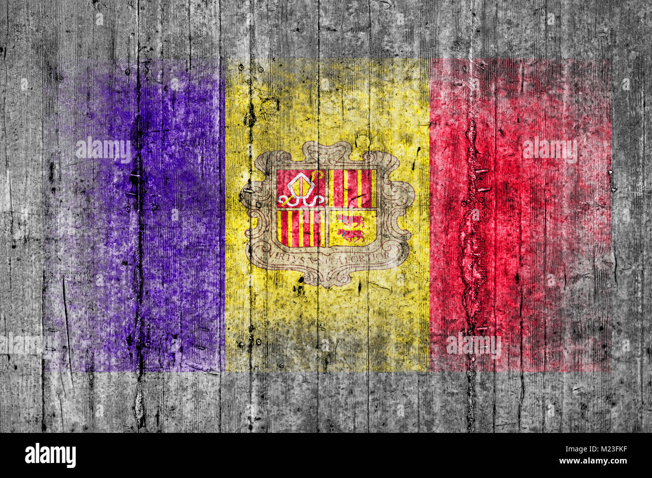 Andorra Flagge bemalt auf Hintergrund Textur grauer Beton Stockfoto