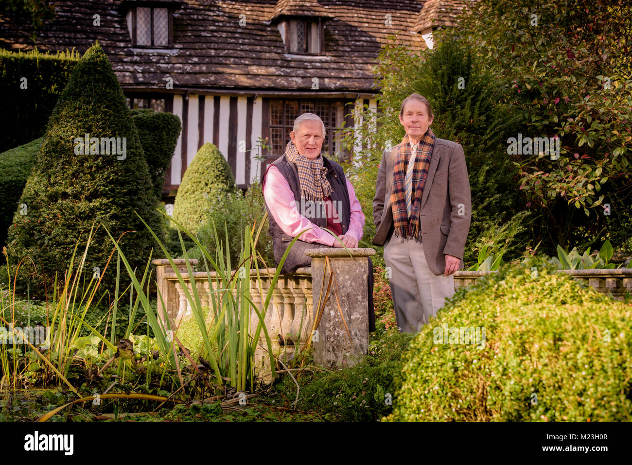 St Mary's House Bramber West Sussex Peter Thorogood (links) und Roger Linton (rechts) Stockfoto