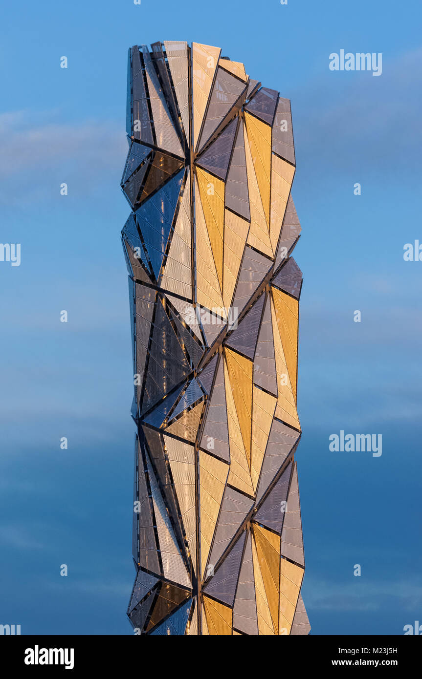 Der optische Mantel, 160 m hohen Aufbau aus Aluminium in der Greenwich Peninsula, entworfen von Conrad Shawcross, Teil der Low Carbon Energy Centre, London Stockfoto