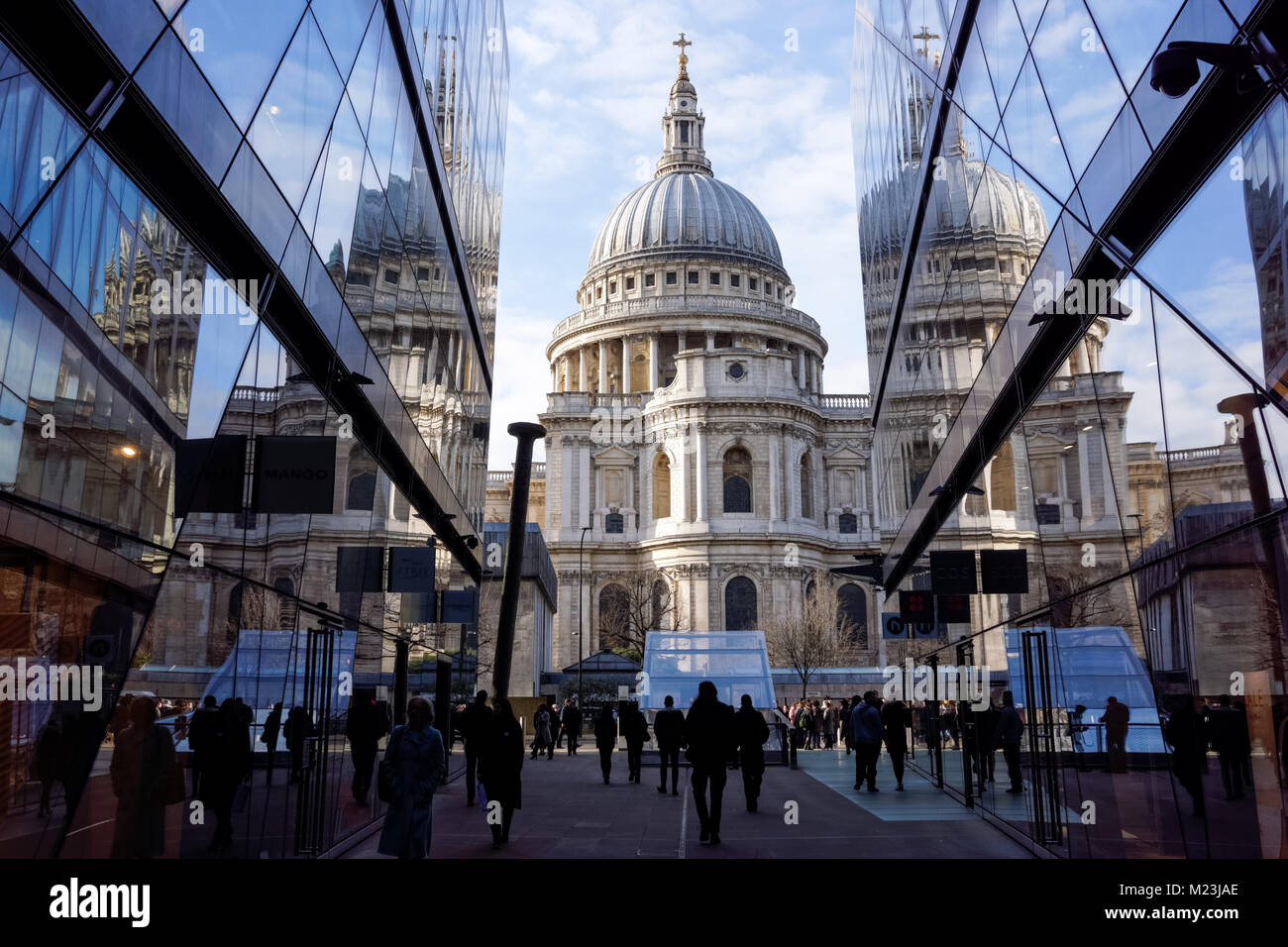 St Paul's Cathedral aus einer neuen Veränderung in London, England, Großbritannien Stockfoto