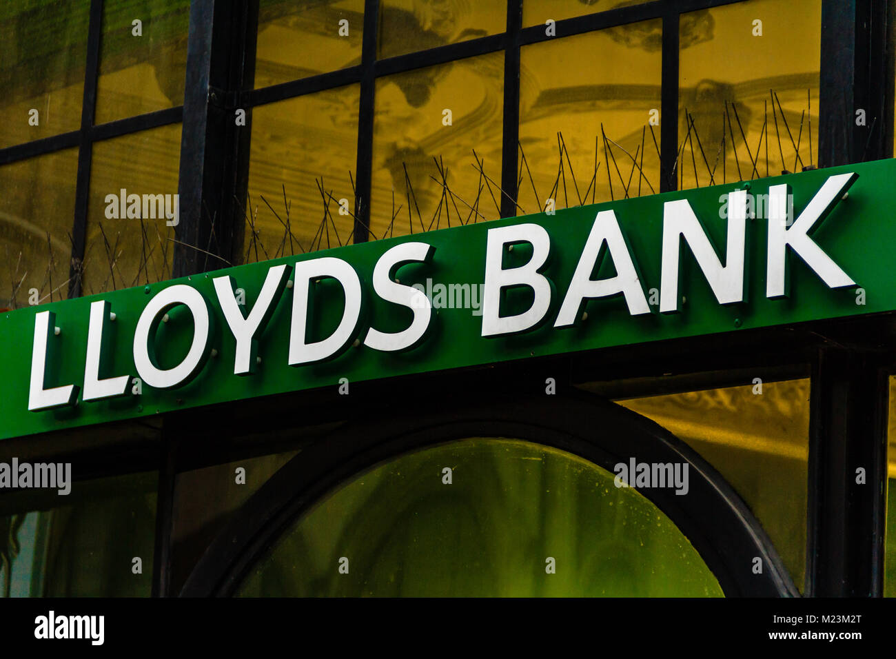 Nahaufnahme der Zeichen für Lloyds Bank auf Cornmarket Street, Oxford, Oxfordshire, UK. Feb 2018 Stockfoto