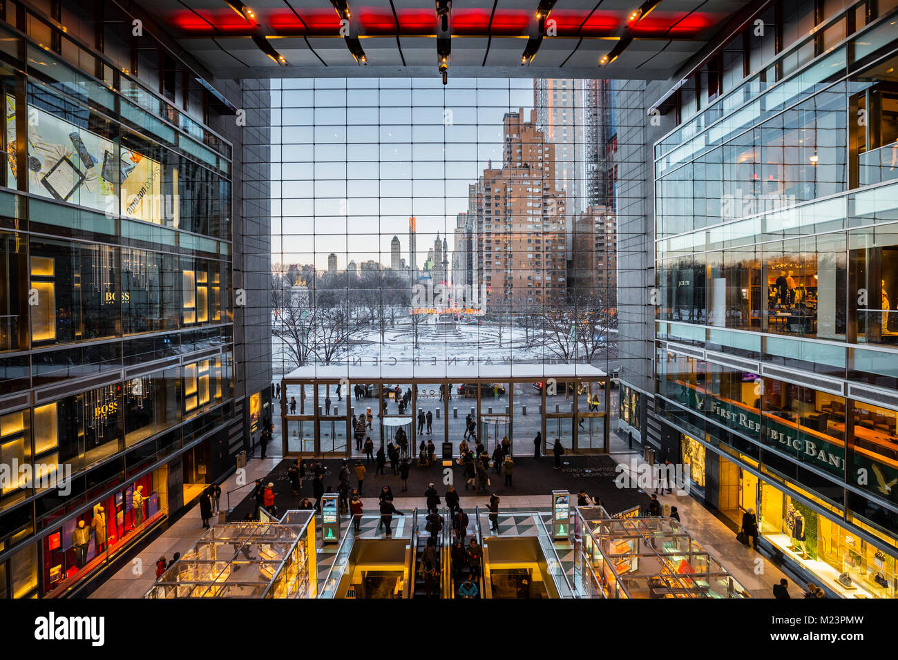 Columbus Circle View von Zeit Center Mall, New York Stockfoto