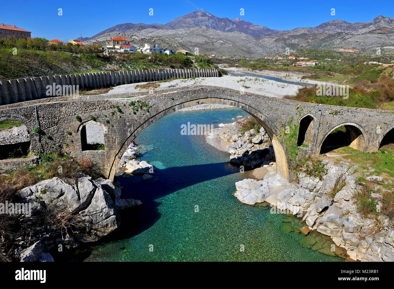 Alte römische Brücke in Mes-Stadt, Albanien Stockfoto