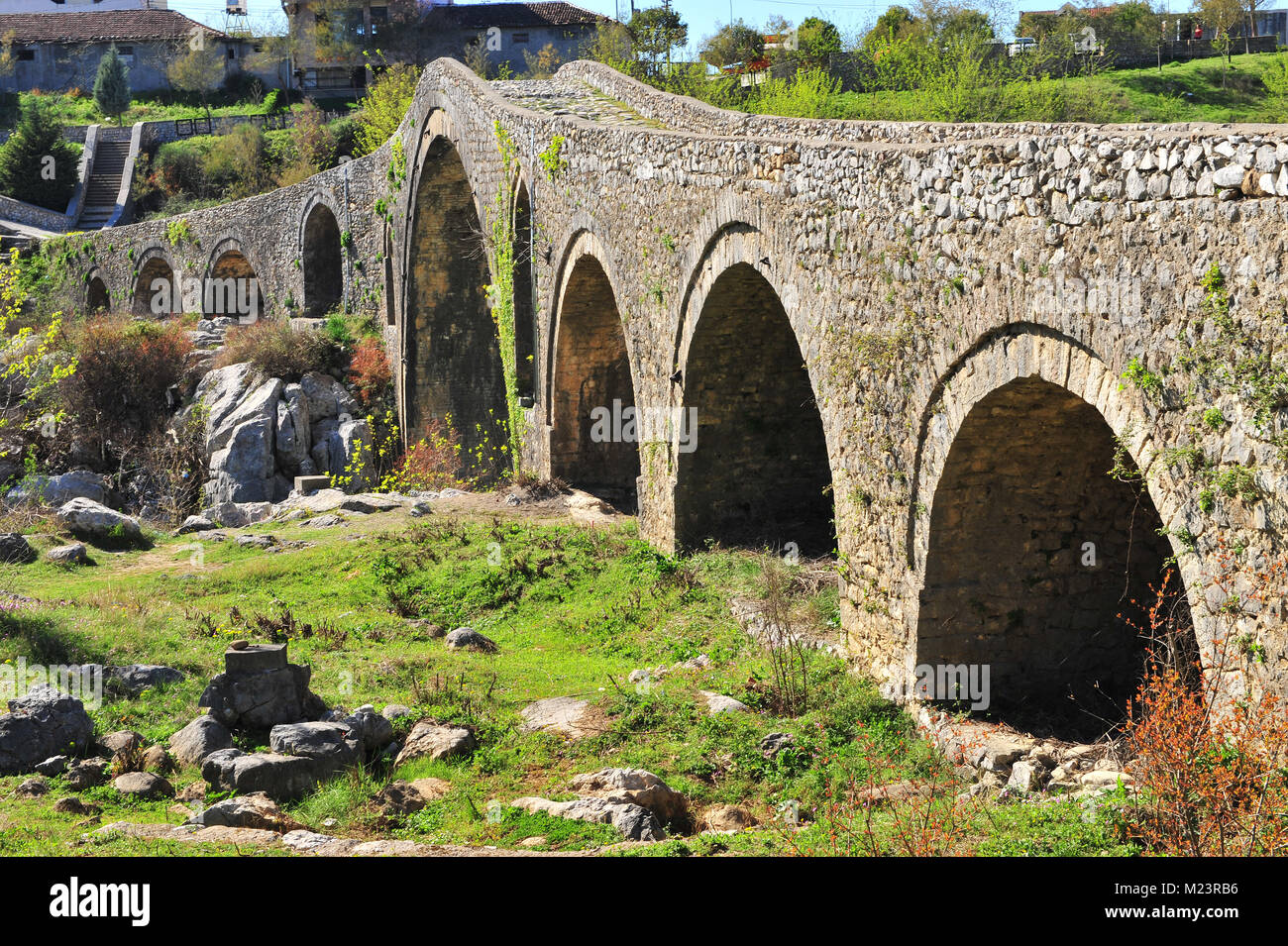 Beauriful römische Brücke in Mes-Stadt, Albanien Stockfoto