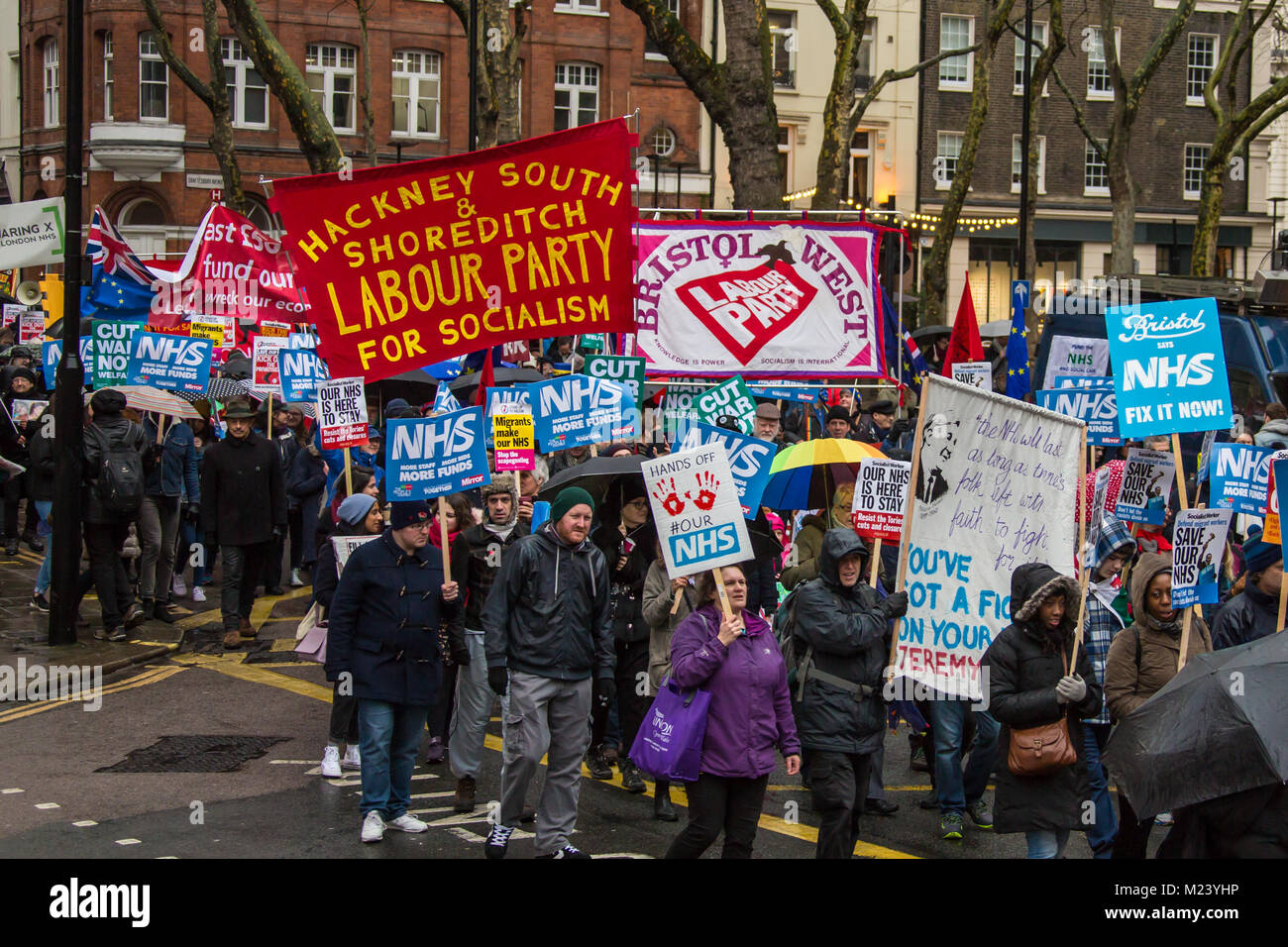 London, Großbritannien. 3. Februar, 2018. Tausende März durch London in bundesweiten Protest zu 'Fonds der NHS', unter Androhung von Kürzungen und Privatisierung durch die Regierung. David Rowe/Alamy Leben Nachrichten. Stockfoto