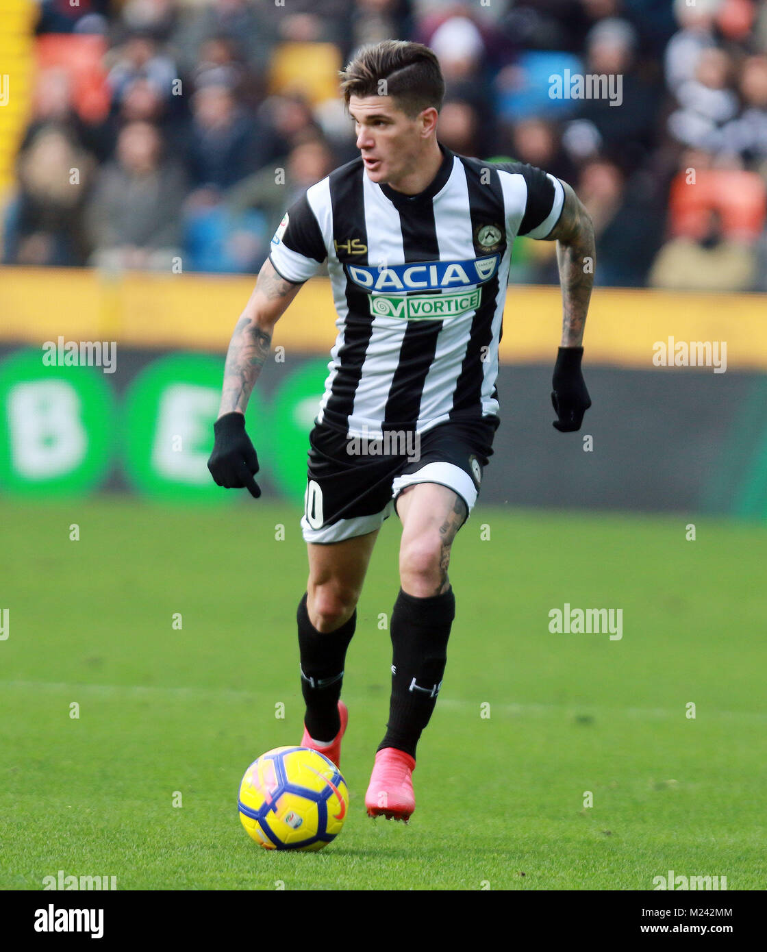 Italien Udine Udinese Ist Rodrigo De Paul Steuert Die Kugel Wahrend Der Serie Ein Fussballspiel Zwischen Udinese Calcio V Ac Mailand Fur Dacia Arena Am 4 Februar 2018 Quelle Andrea Spinelli Alamy Leben