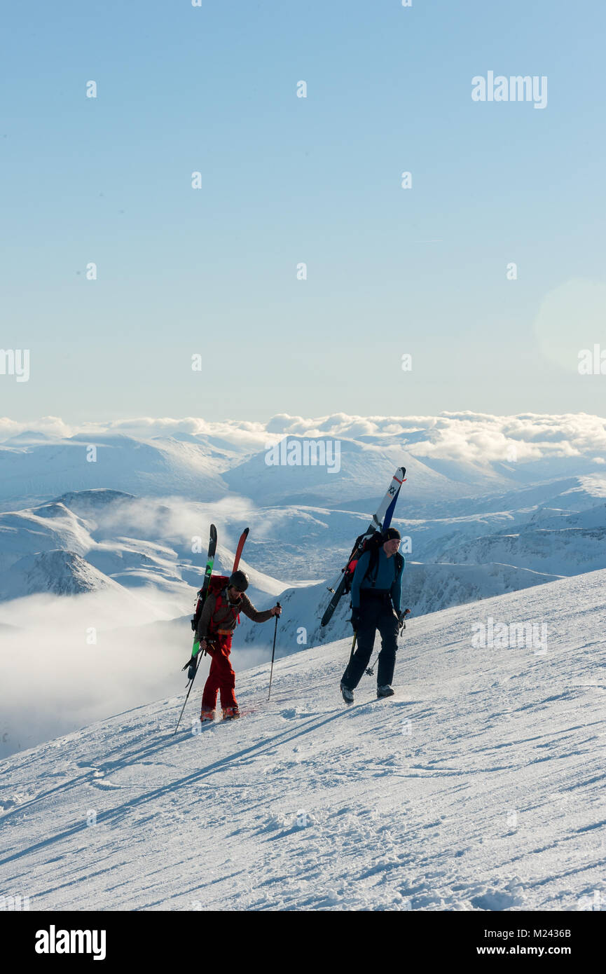 Skifahrer Gipfel Nevis Range ScotlandCredit: Kenny Ferguson/Alamy leben Nachrichten Stockfoto