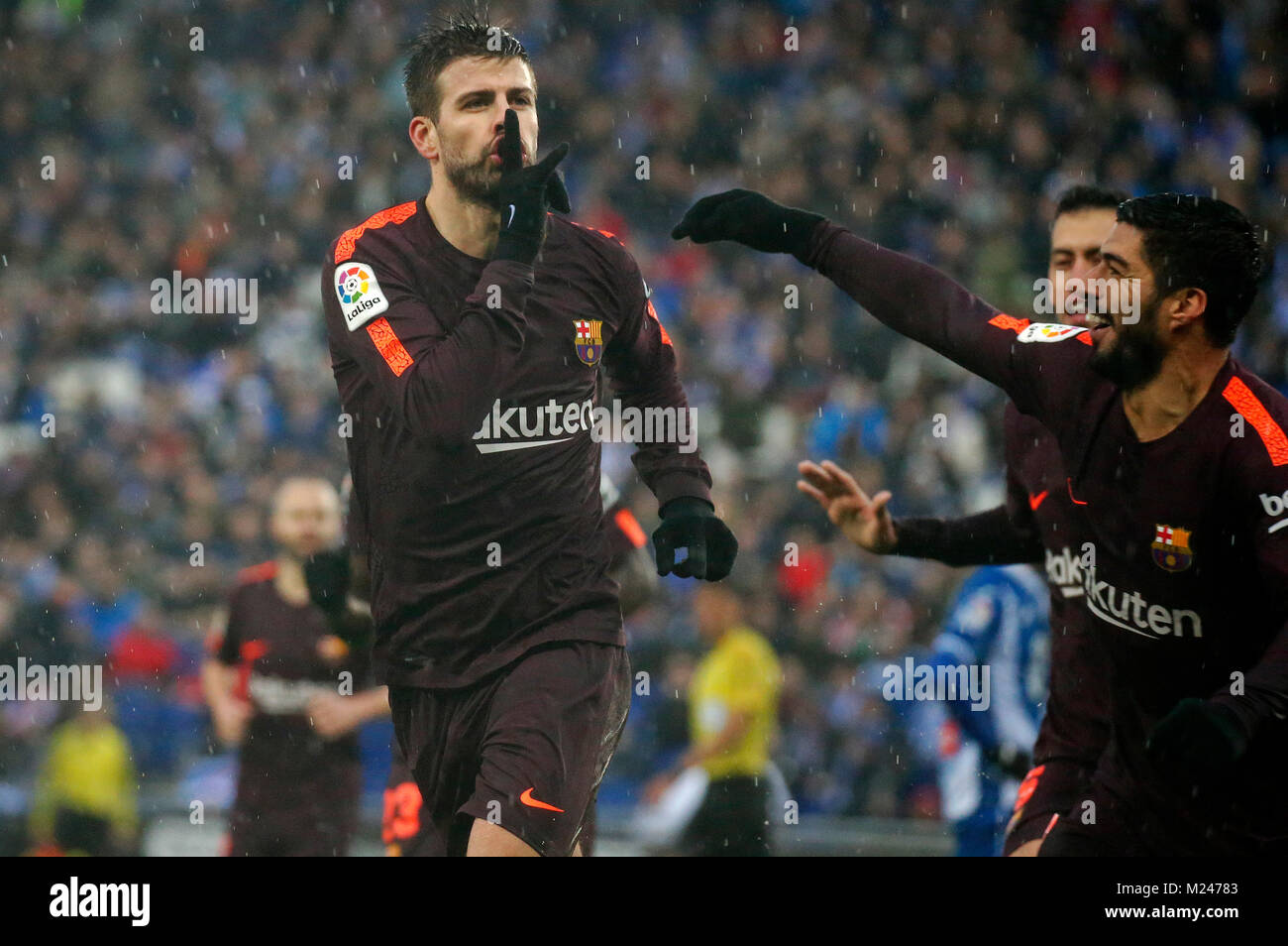 Barcelona, Spanien. 01 Feb, 2018. Gerard Pique Ziel Feier während des Spiels zwischen RCD Espanyol vs FC Barcelona, für die Runde 22 der Liga Santander, in Cornella - El Prat Stadium am 3. Februar 2018 in Barcelona, Spanien gespielt. Credit: Gtres Información más Comuniación auf Linie, S.L./Alamy leben Nachrichten Stockfoto