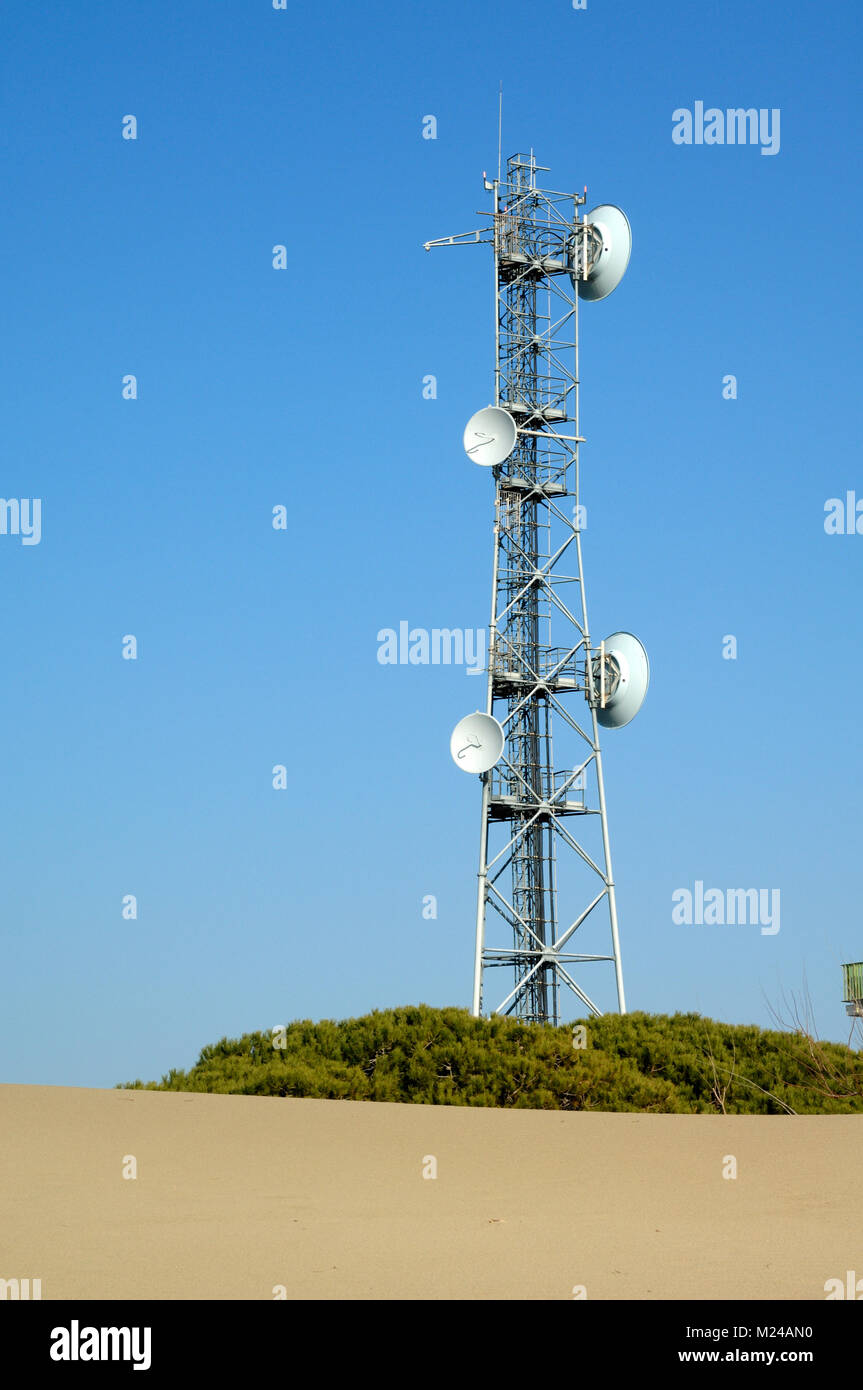 Telekommunikation Turm am Strand von Espiguette, Le Grau-du-Roi, Gard, Llangedoc-Roussillon, Frankreich Stockfoto