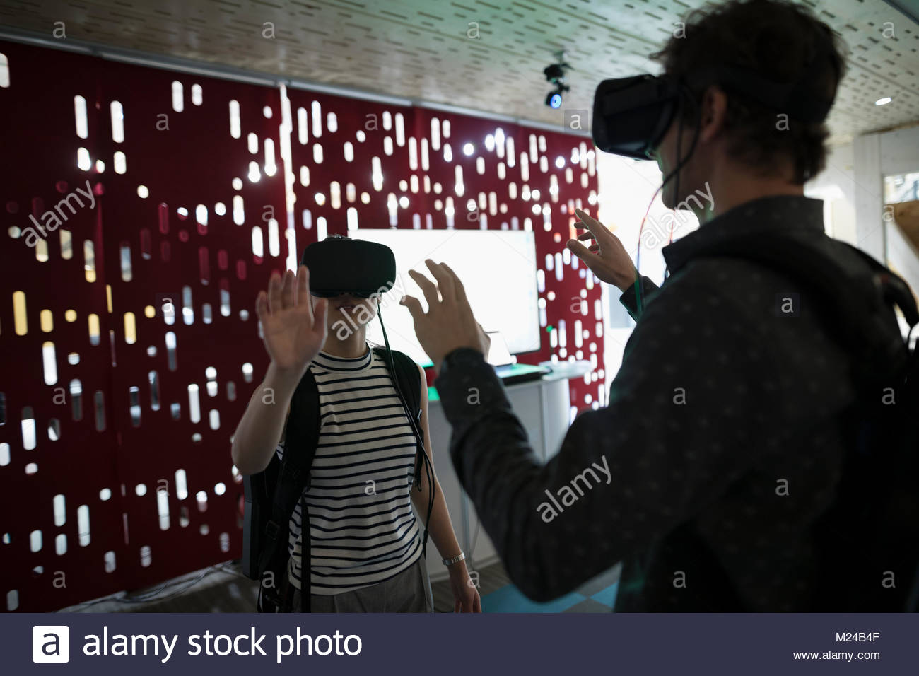 Computer Programmierer testen Virtual reality Simulator Gläser Stockfoto