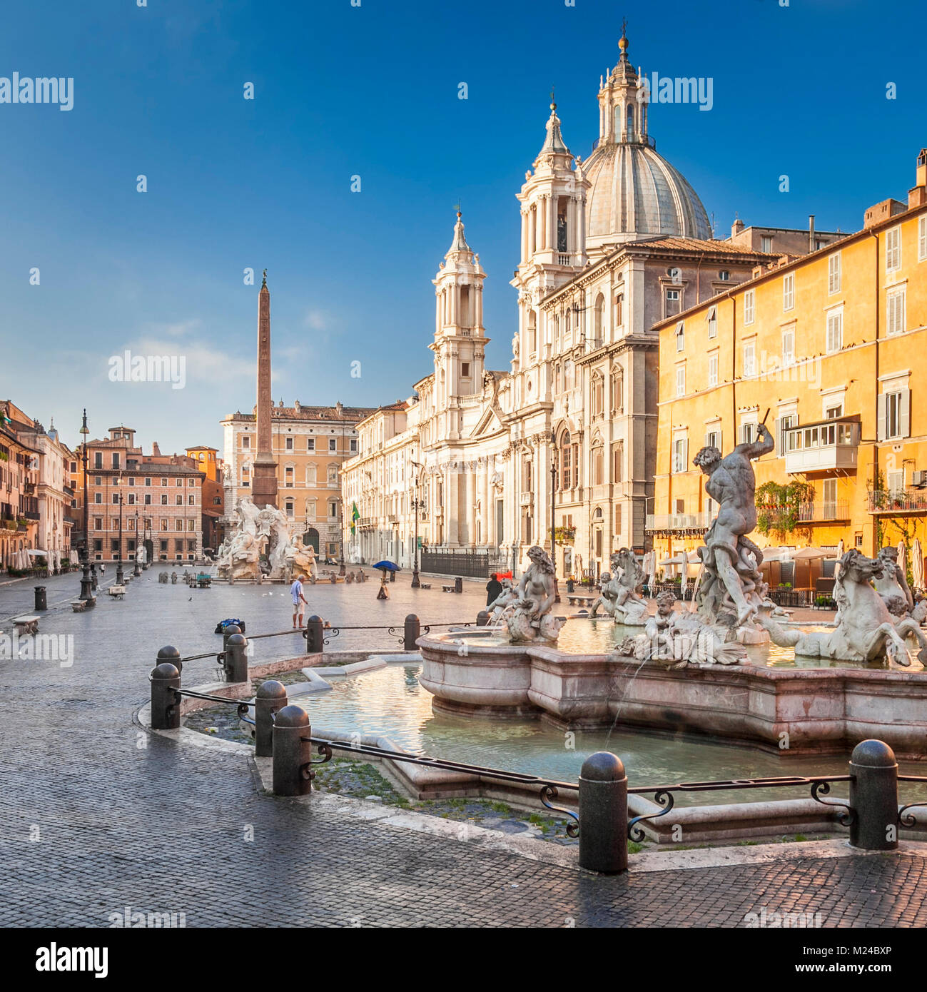 Die Piazza Navona und Neptunbrunnen von oben am Morgen, Rom, Italien. Rom Piazza Navona ist eine der wichtigsten Sehenswürdigkeiten von Rom und Italien Stockfoto