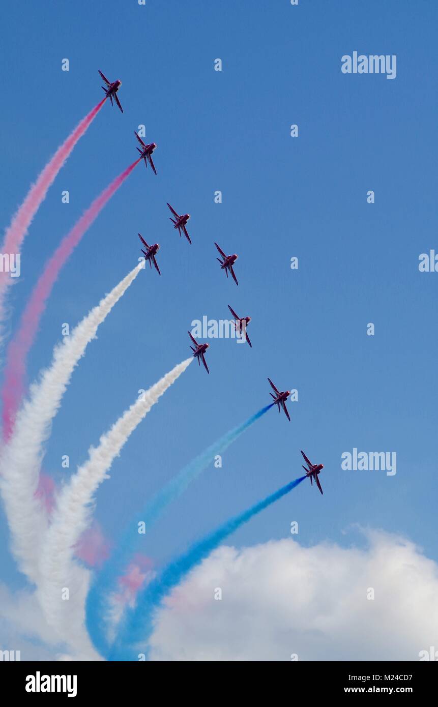 Royal Air Force Aerobatic Team, die roten Pfeile, BAE Systems Hawk T1. Anzeige bei Dawlish Airshow, August 2015. Devon, UK. Stockfoto