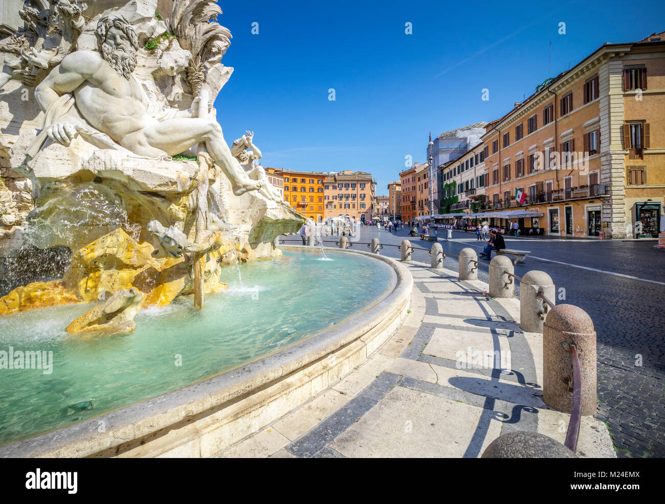 Die Piazza Navona und vier Fluss Brunnen von Bernini am Morgen, Rom, Italien. Rom Piazza Navona ist eine der wichtigsten Sehenswürdigkeiten von Rom und Italien Stockfoto