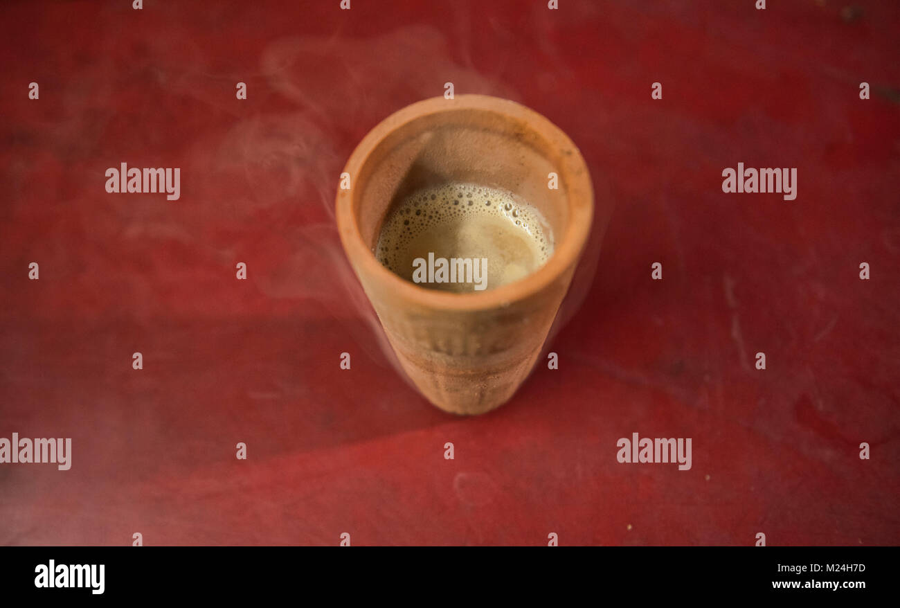 Süßer Tee in einem keramischen Schale, Jaipur, Indien Stockfoto