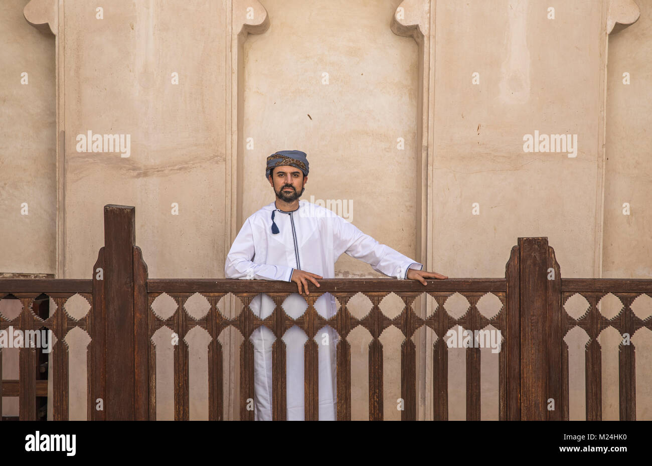 Omanische Mann im traditionellen Outfit Stockfoto