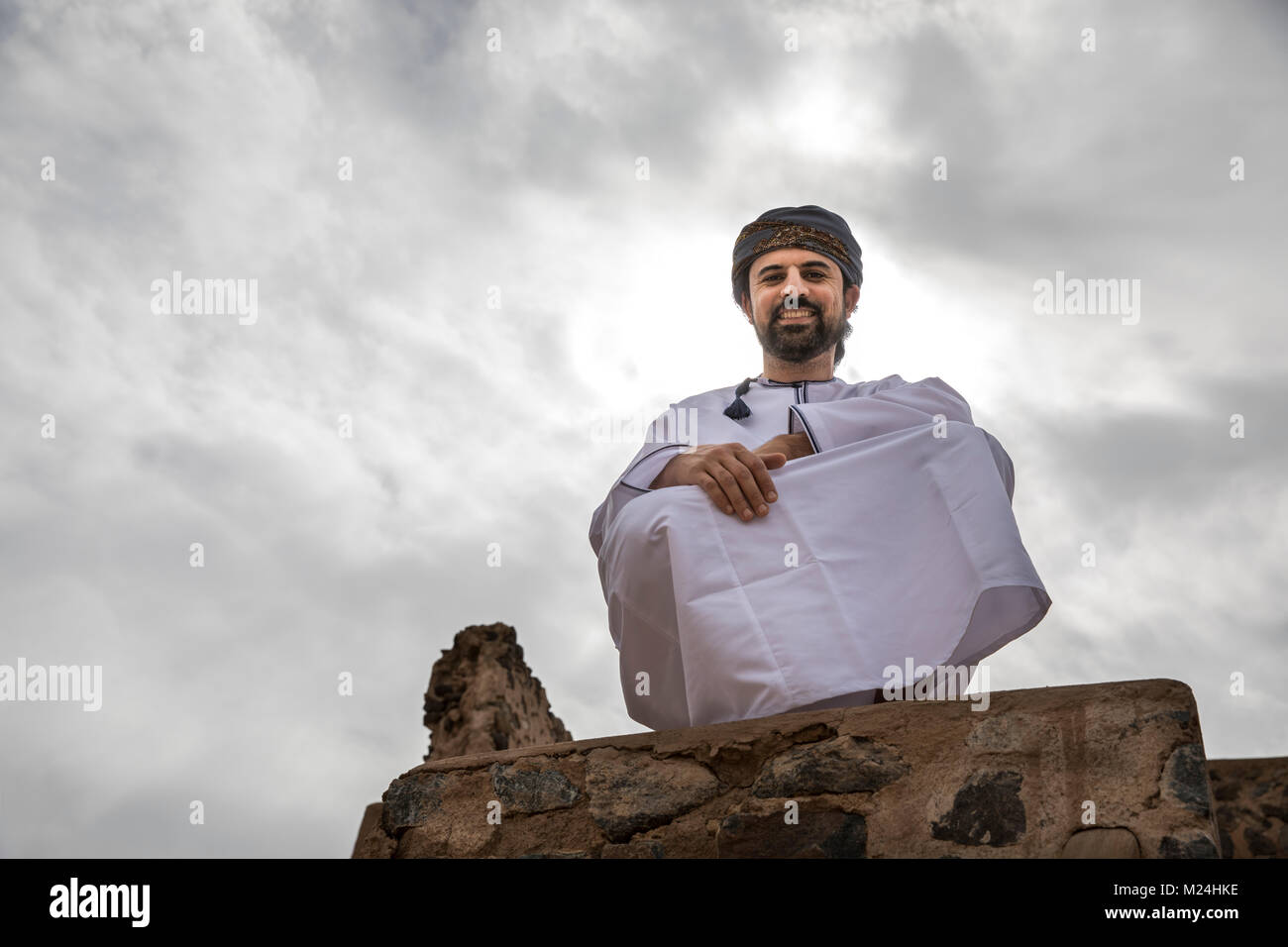 Omanische Mann im traditionellen Outfit Stockfoto