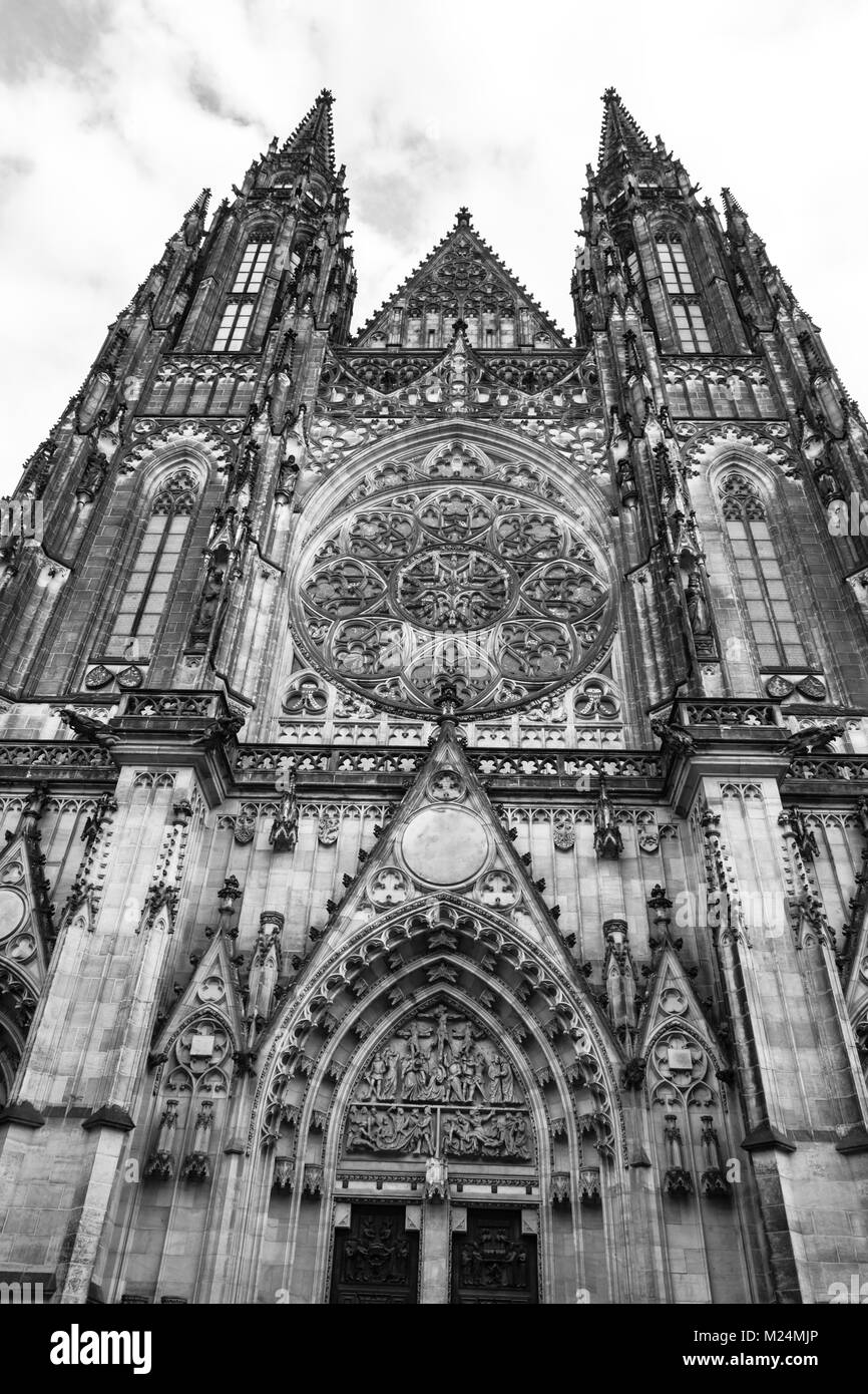 Prag, Tschechische Republik: Die Fassade der Kathedrale der Heiligen Veit, Wenzel und Adalbert Stockfoto