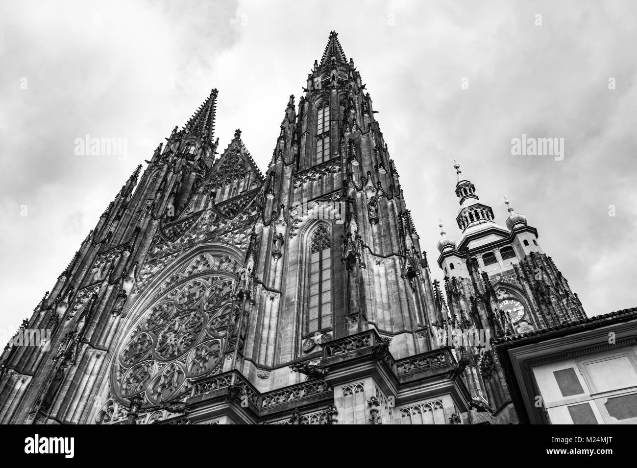 Prag, Tschechische Republik: Die Fassade der Kathedrale der Heiligen Veit, Wenzel und Adalbert Stockfoto