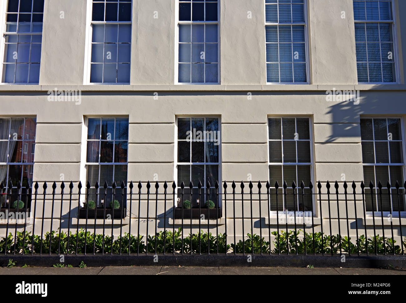 Falkner Terrasse ist eine Reihe von eleganten georgianischen Häuser am oberen Parliament Street Liverpool 8. In einem Bereich, in dem Liverpool als georgianischen Viertel bekannt. Stockfoto