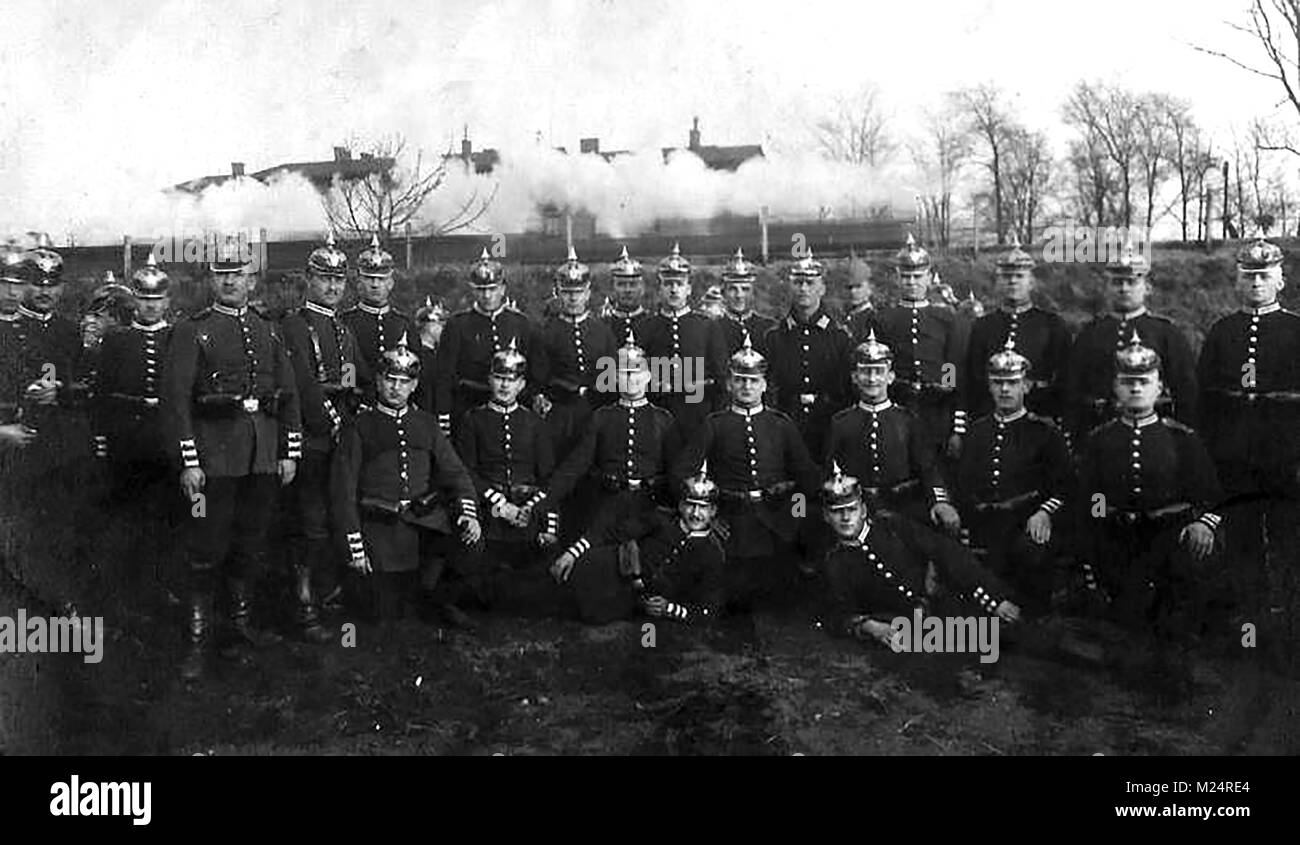 Erster Weltkrieg (1914-1918) aka Der Große Krieg oder Weltkrieg - Grabenkämpfe - eine Gruppe von deutschen Soldaten posieren für die Kamera Stockfoto