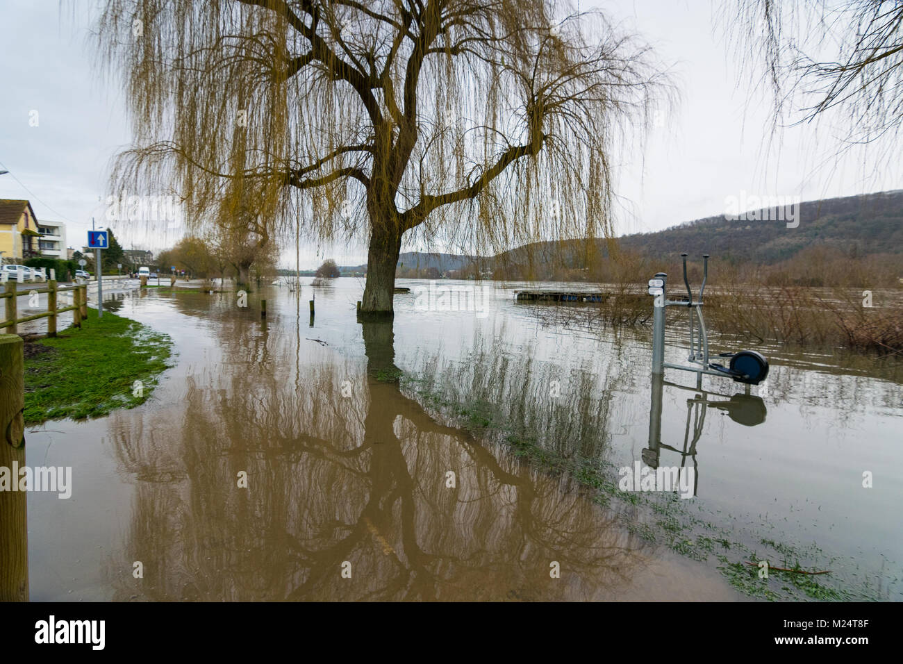 Vernon, Frankreich - 4. Februar 2018: Fluss Seine überschwemmungen Strassen in Vernon, Frankreich, 2018 Stockfoto