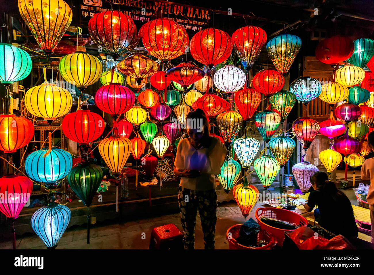 Traditionelle Laternen in einem Laden in der Altstadt von der UNESCO zum Weltkulturerbe Hoi An, Vietnam Stockfoto