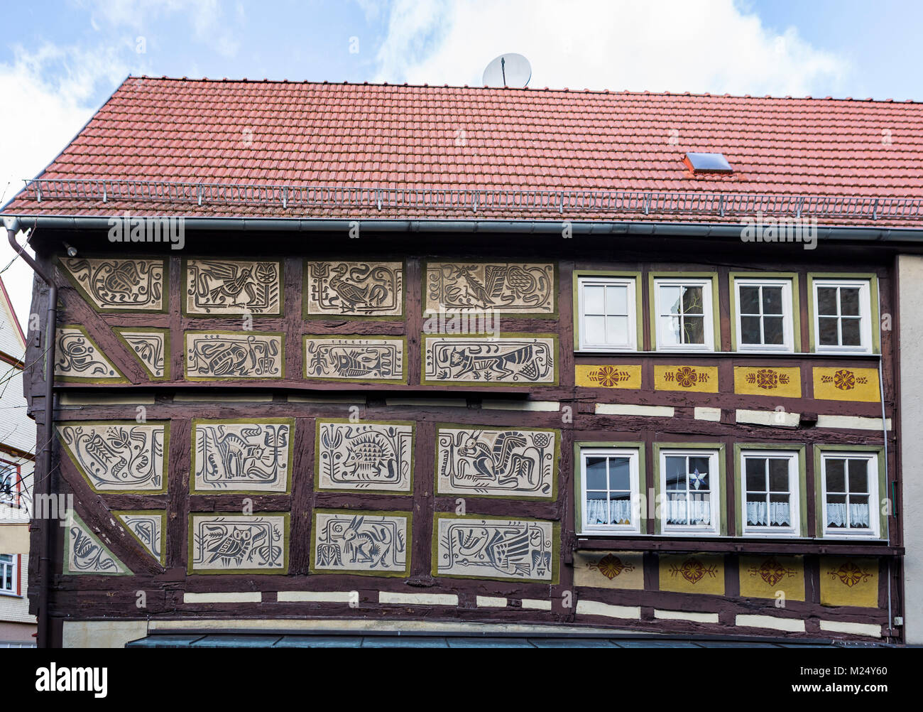 Alsfeld, Deutschland, Fachwerkhaus mit Fassade Gemälde mit Tier Motiven Stockfoto