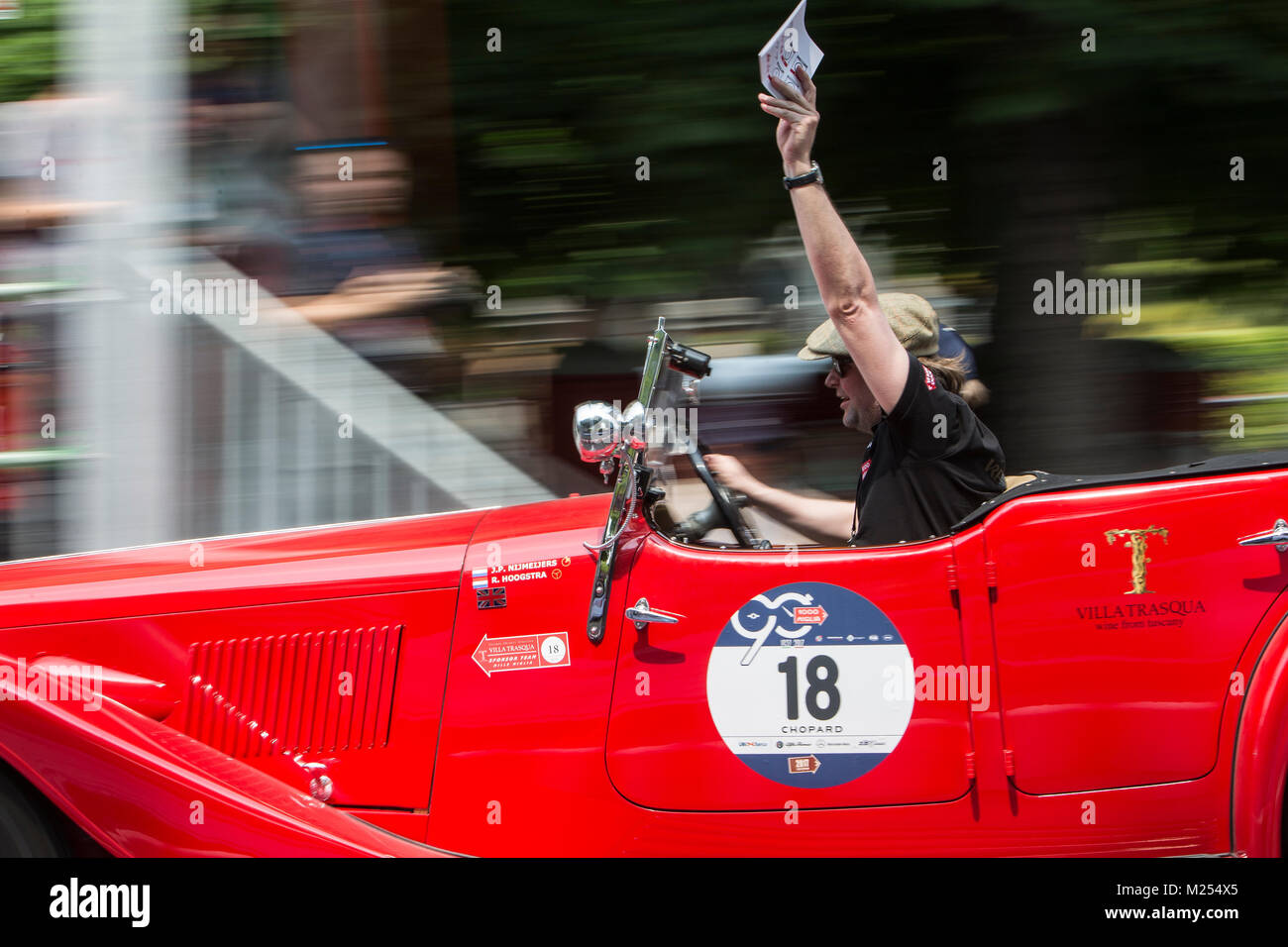 Brescia, Italien. 18., Mai 2017. Robert Hoogstra und Jan Peter Nijmeijers mit Ihrem Modell Auto, ALVIS SPEED 20 SB (1934) Mille Miglia 90 Anniversary​ Stockfoto