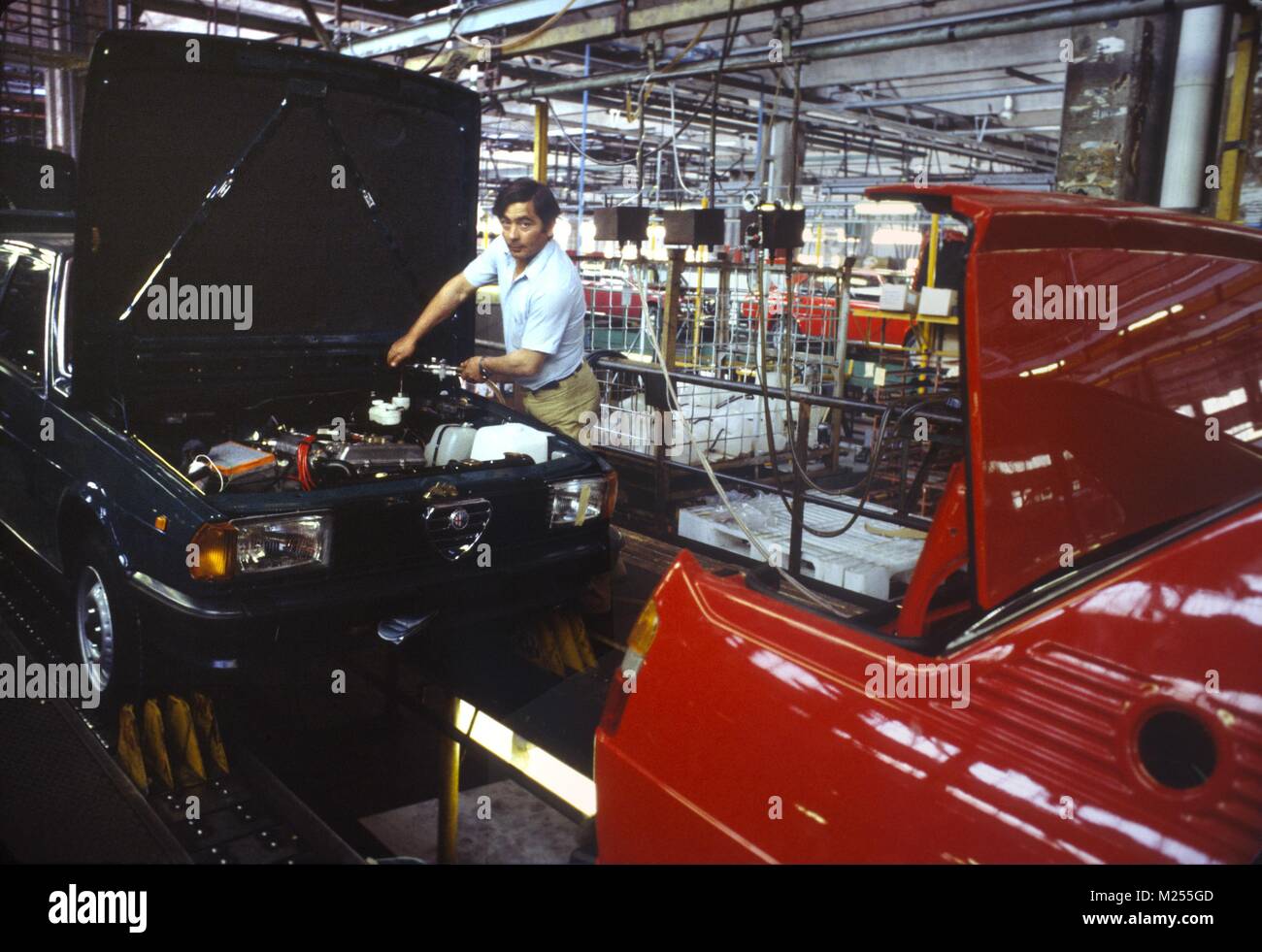 Montagelinien in der autofabrik Alfa Romeo in Arese (Mailand, Mars 1978) Stockfoto