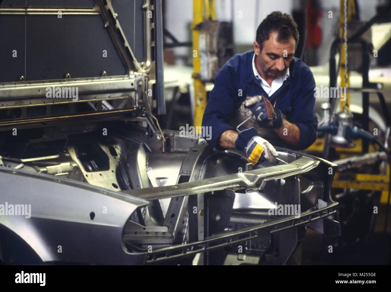 Montagelinien in der autofabrik Alfa Romeo in Arese (Mailand, Mars 1978) Stockfoto