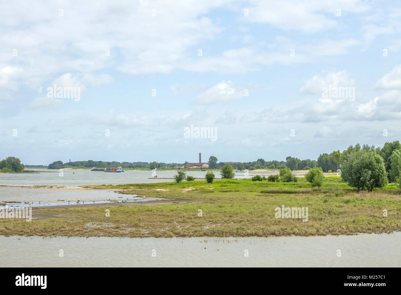 Das Deichvorland des Rheins in der Nähe von Nijmegen in den Niederlanden Stockfoto