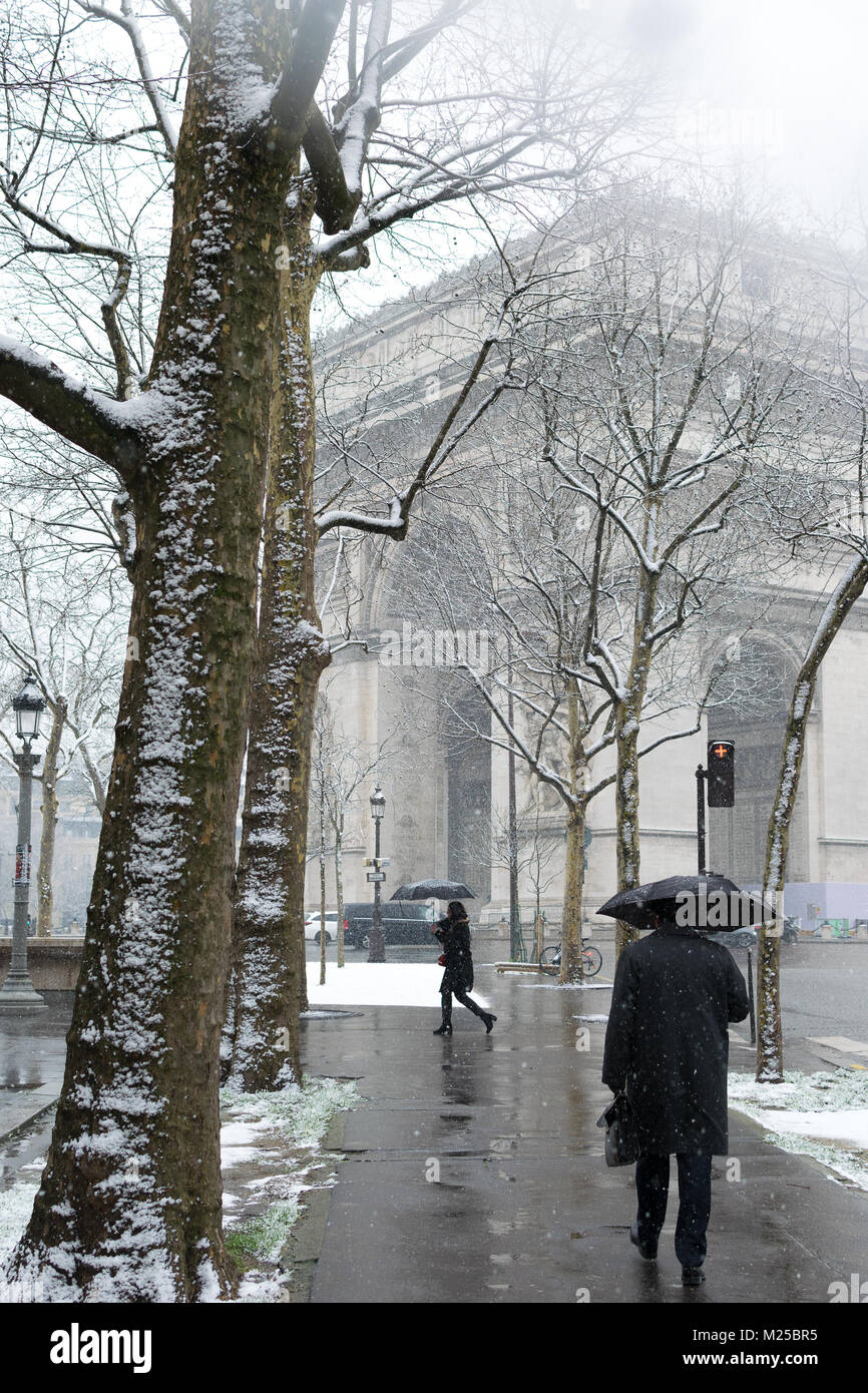 Paris Frankreich - am 5.Februar 2018: Schnee ist schwer fallen im Zentrum von Paris, den 5. Februar, 2018 Credit: RichFearon/Alamy leben Nachrichten Stockfoto