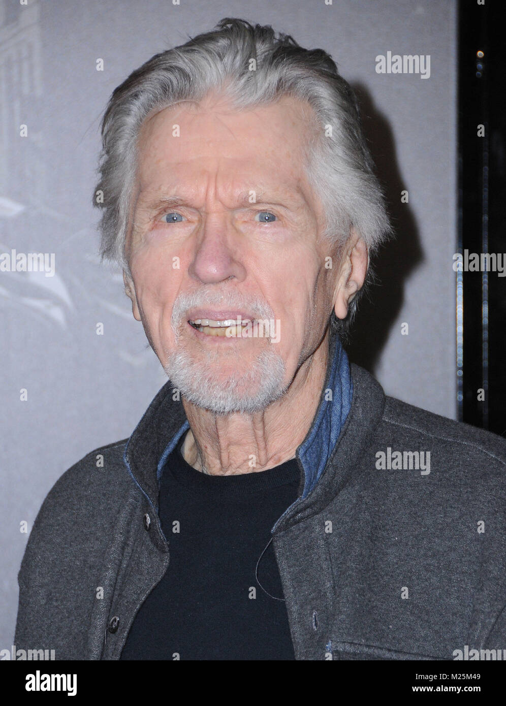 Burbank, CA, USA. 5. Februar, 2018. 05. Februar 2018 - Burbank, Kalifornien - Tom Skerritt. '' Das 15:17 nach Paris'' Los Angeles Premiere bei Warner Bros Studios, SJR Theater statt. Photo Credit: Birdie Thompson/AdMedia Credit: Birdie Thompson/AdMedia/ZUMA Draht/Alamy leben Nachrichten Stockfoto