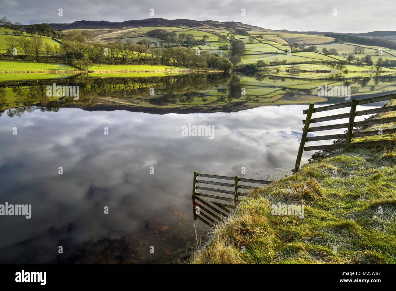 Reflexionen über ladybower Reservior Stockfoto