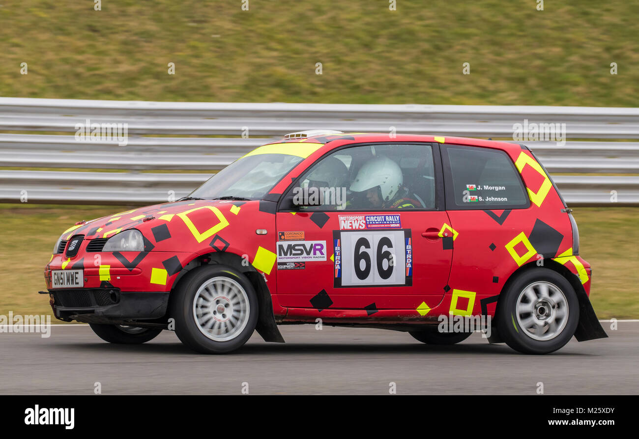 Seat Arosa mit Fahrer Sam Johnson und Co - Treiber Joe Morgan in der Motorsport News Stromkreis Rally Championship, Snetterton, Norfolk, Großbritannien. Stockfoto